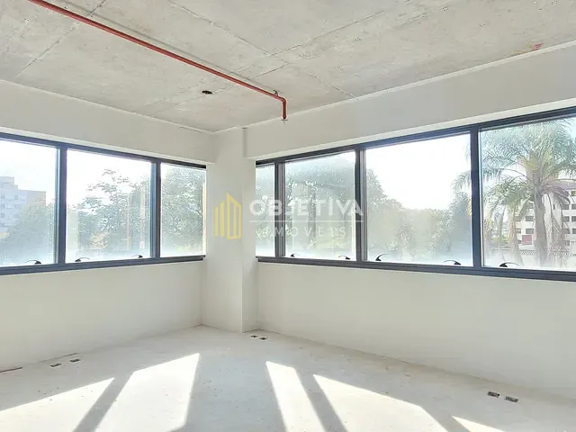 Sala com 32m², para alugar, no bairro Floresta em Porto Alegre