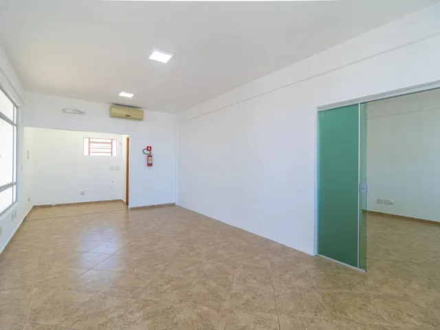 Sala para alugar, no bairro Orleans em Curitiba
