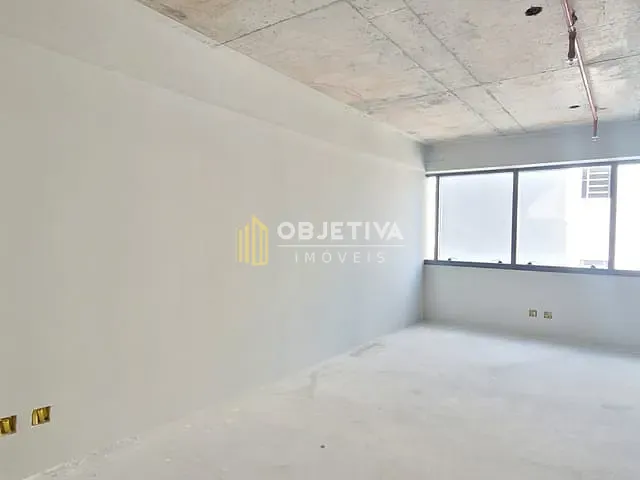 Sala com 32m², para alugar, no bairro Floresta em Porto Alegre