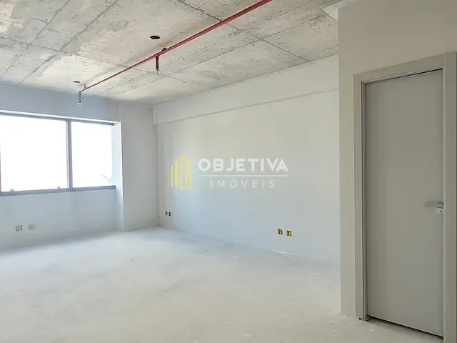 Sala com 32m², para alugar, no bairro Floresta em Porto Alegre