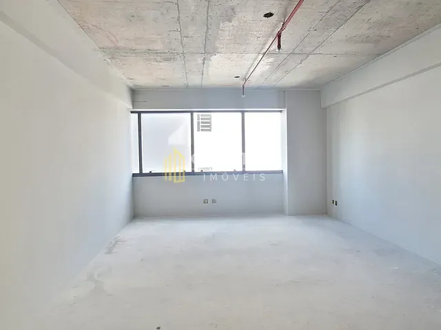 Sala com 32m², para alugar, no bairro Floresta em Porto Alegre