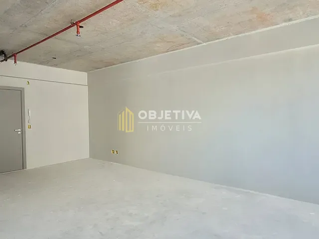 Sala com 32m², para alugar, no bairro Floresta em Porto Alegre