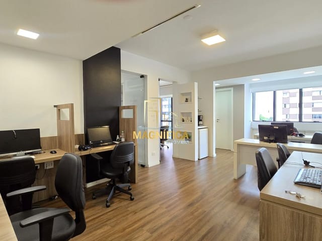 Sala 2 quartos e 2 banheiros, à venda, no bairro Água Verde em Curitiba
