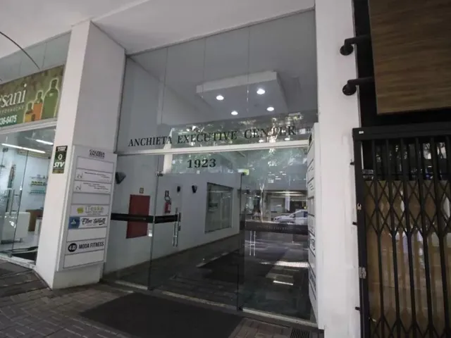 Sala à venda, no bairro Champagnat em Curitiba