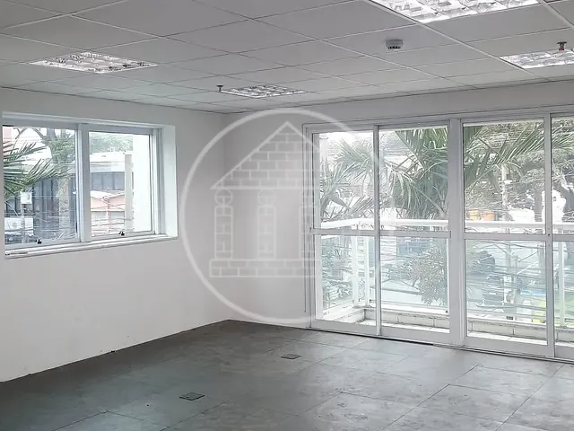 Sala à venda ou para alugar, no bairro Santo Amaro em São Paulo