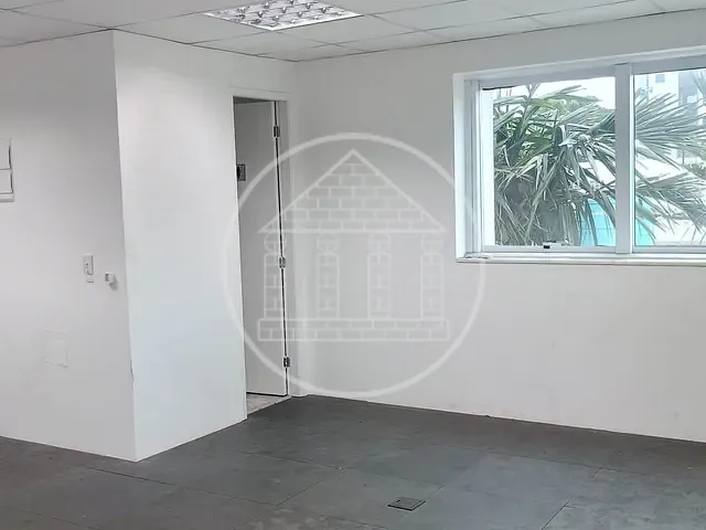 Sala à venda ou para alugar, no bairro Santo Amaro em São Paulo