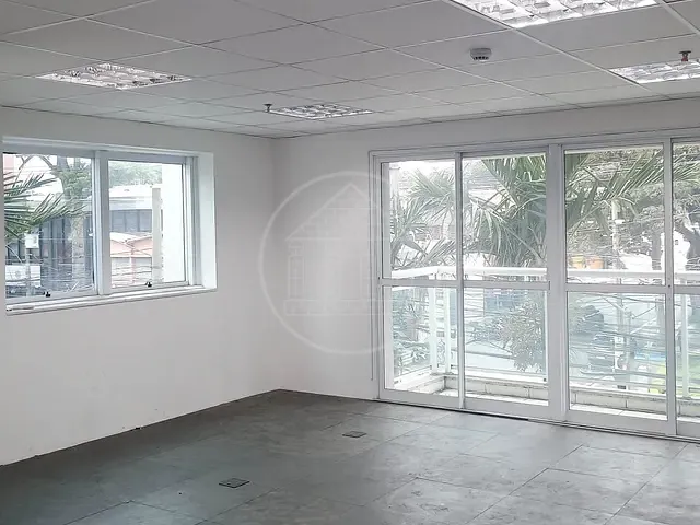 Sala à venda ou para alugar, no bairro Santo Amaro em São Paulo