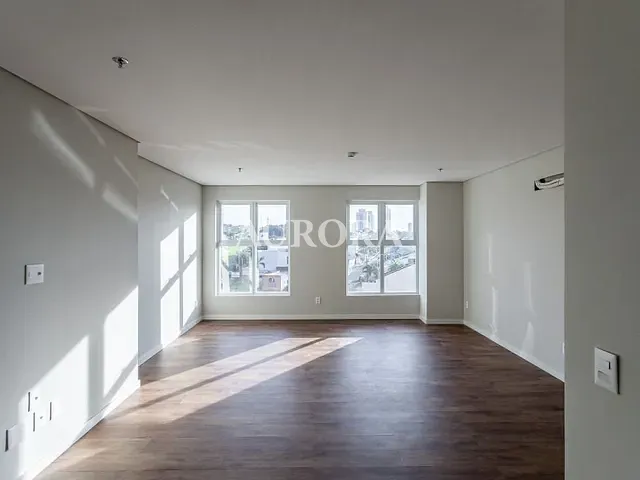 Sala com 81m², à venda, no bairro Bela Suiça em Londrina