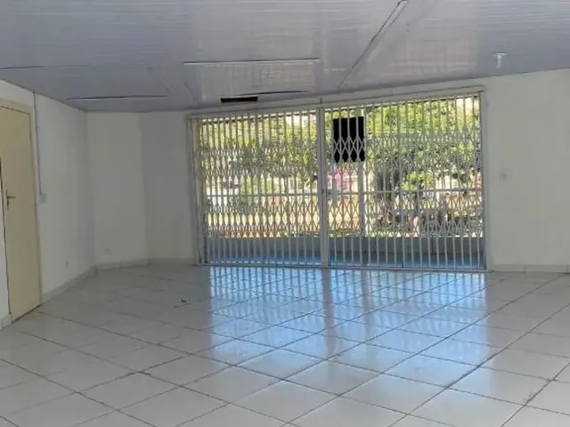 Sala para alugar, no bairro Água Verde em Curitiba
