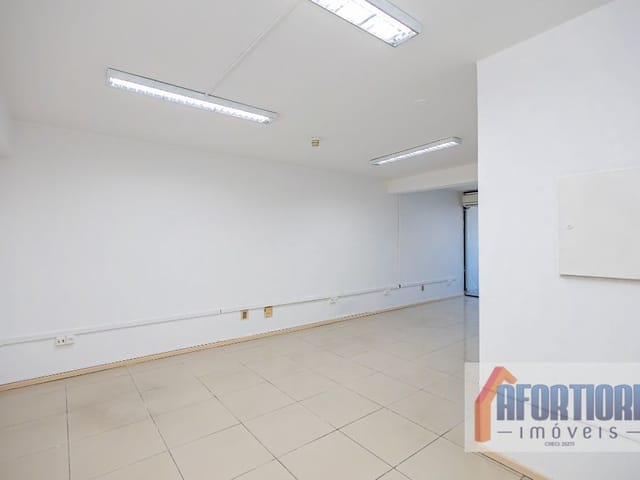 Sala para alugar, no bairro Centro em Curitiba
