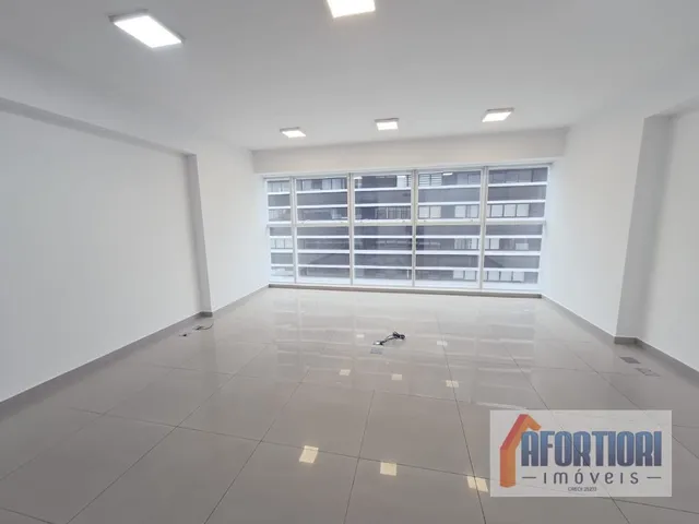Sala à venda ou para alugar, no bairro Batel em Curitiba
