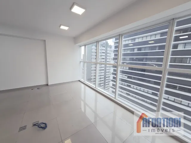Sala à venda ou para alugar, no bairro Batel em Curitiba
