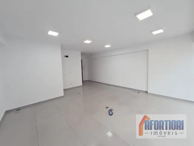 Sala à venda ou para alugar, no bairro Batel em Curitiba