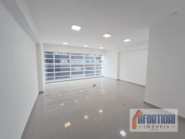 Sala à venda ou para alugar, no bairro Batel em Curitiba