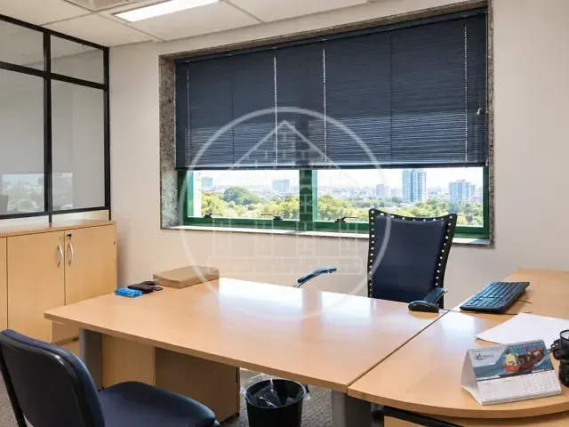 Sala à venda, no bairro Vila Olímpia em São Paulo