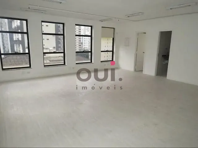 Sala com 70m², à venda, no bairro Moema em São Paulo