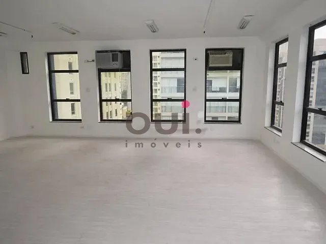 Sala com 70m², à venda, no bairro Moema em São Paulo
