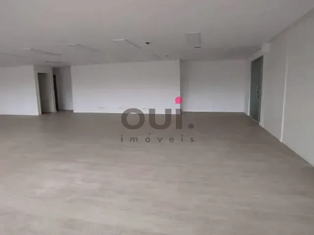 Sala com 200m², para alugar, no bairro Vila Olímpia em São Paulo