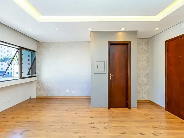 Sala à venda, no bairro Portão em Curitiba