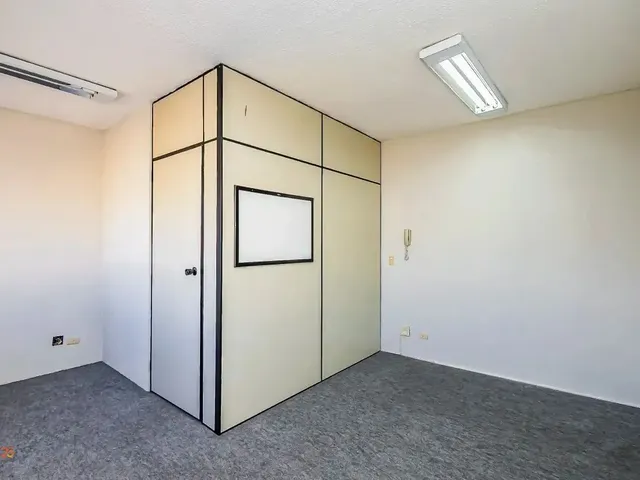 Sala à venda, no bairro Portão em Curitiba