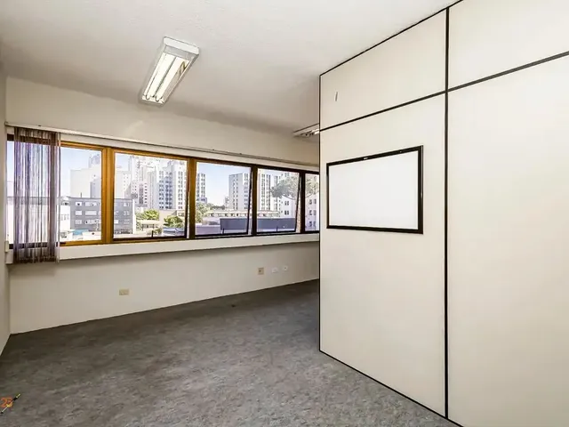 Sala à venda, no bairro Portão em Curitiba