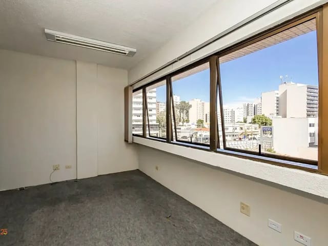 Sala à venda, no bairro Portão em Curitiba