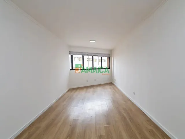 Sala com 76m², para alugar, no bairro Mercês em Curitiba