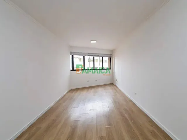 Sala com 76m², para alugar, no bairro Mercês em Curitiba