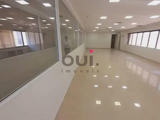 Sala à venda ou para alugar, no bairro Cidade Monções em São Paulo