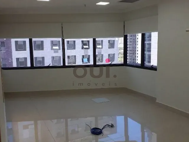 Sala à venda ou para alugar, no bairro Cidade Monções em São Paulo