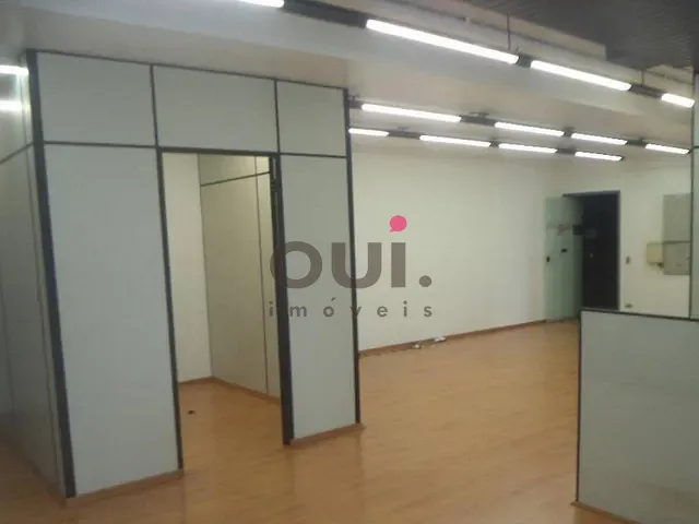 Sala à venda ou para alugar, no bairro Cidade Monções em São Paulo