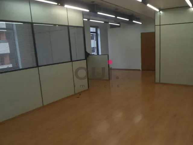 Sala à venda ou para alugar, no bairro Cidade Monções em São Paulo