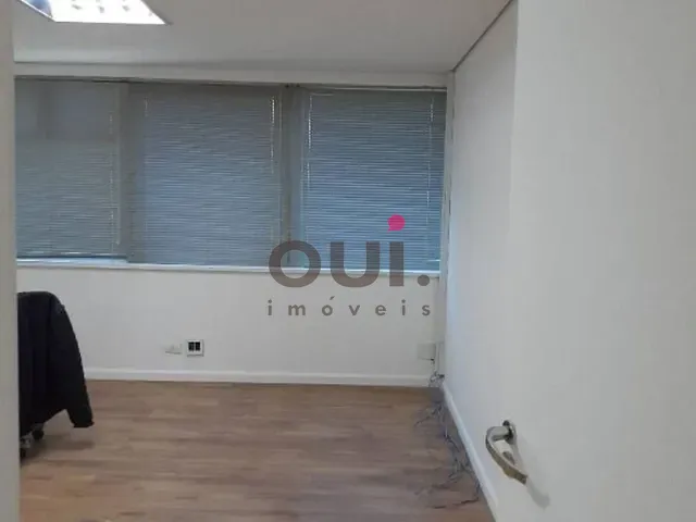 Sala à venda ou para alugar, no bairro Cidade Monções em São Paulo