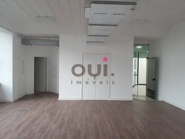 Sala à venda ou para alugar, no bairro Cidade Monções em São Paulo
