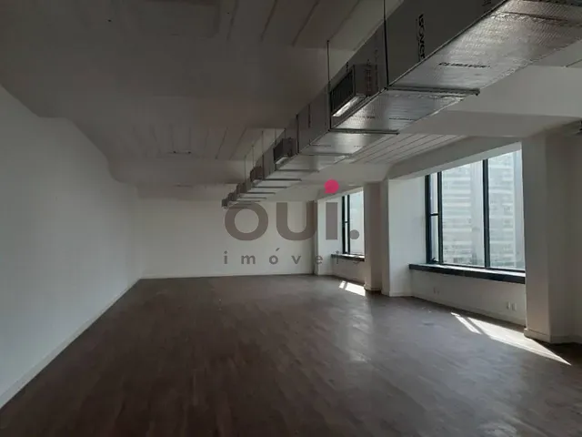 Sala à venda ou para alugar, no bairro Cidade Monções em São Paulo