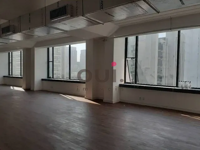 Sala à venda ou para alugar, no bairro Cidade Monções em São Paulo