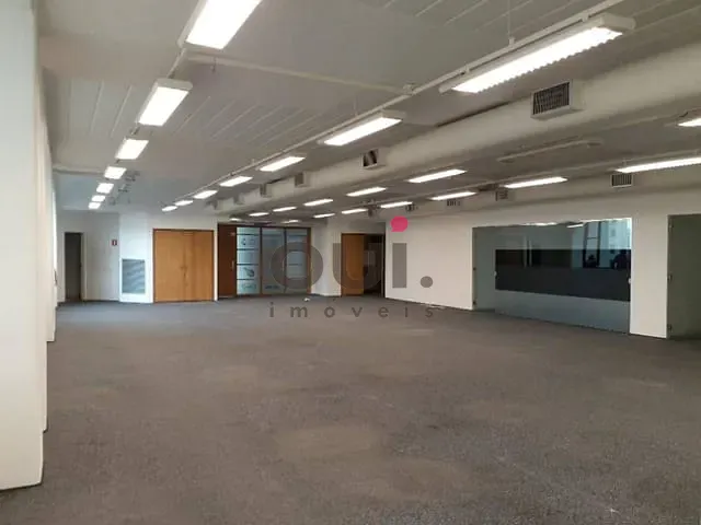 Sala à venda ou para alugar, no bairro Cidade Monções em São Paulo