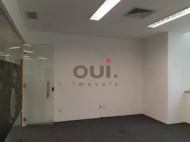 Sala à venda ou para alugar, no bairro Cidade Monções em São Paulo