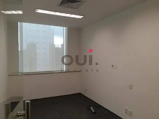Sala à venda ou para alugar, no bairro Cidade Monções em São Paulo
