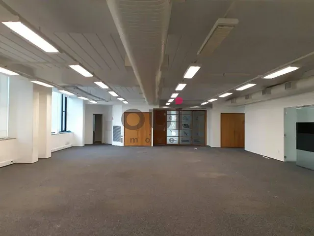 Sala à venda ou para alugar, no bairro Cidade Monções em São Paulo
