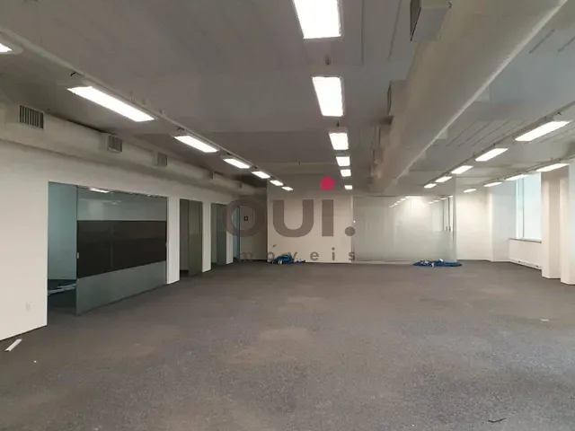 Sala à venda ou para alugar, no bairro Cidade Monções em São Paulo