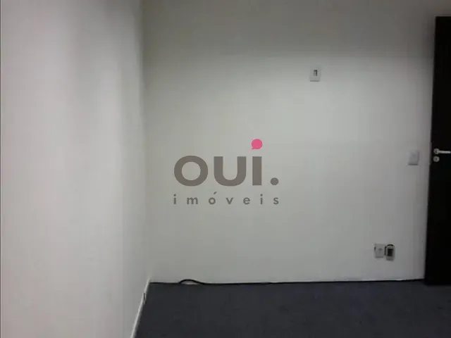 Sala à venda ou para alugar, no bairro Cidade Monções em São Paulo