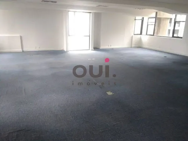 Sala à venda ou para alugar, no bairro Cidade Monções em São Paulo
