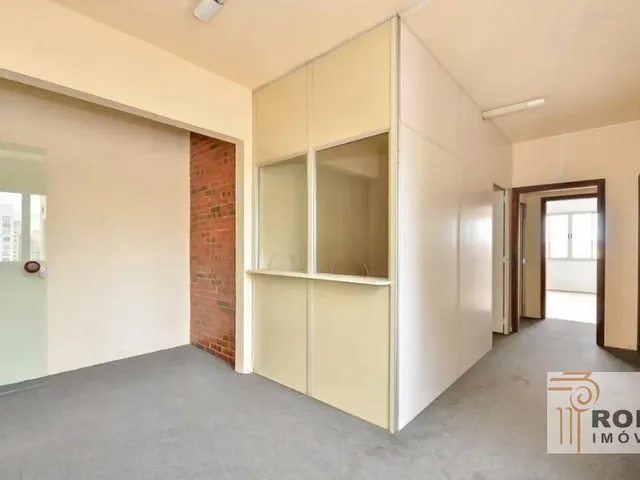 Sala à venda, no bairro Centro em Curitiba