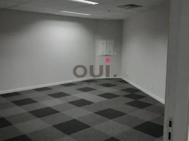 Sala à venda ou para alugar, no bairro Pinheiros em São Paulo