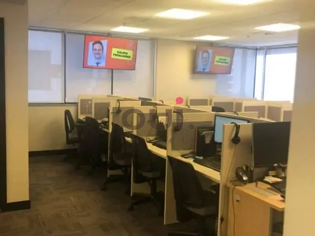 Sala à venda, no bairro Moema em São Paulo