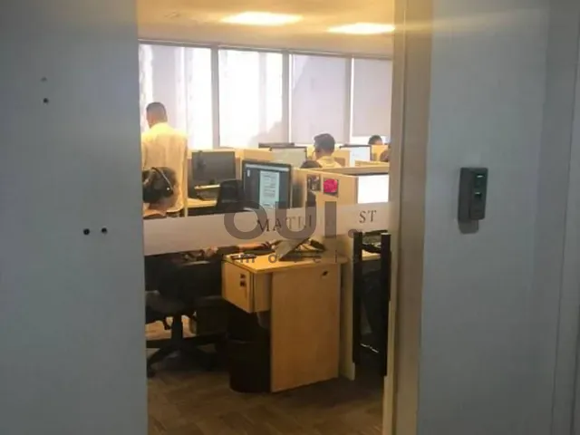 Sala à venda, no bairro Moema em São Paulo