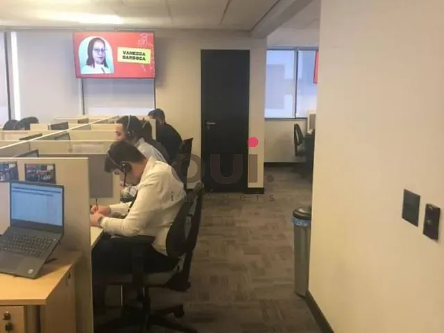 Sala à venda, no bairro Moema em São Paulo