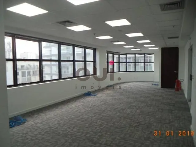 Sala à venda ou para alugar, no bairro Republica em Embu das Artes