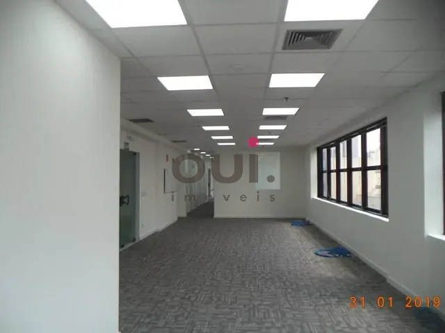 Sala à venda ou para alugar, no bairro Republica em Embu das Artes